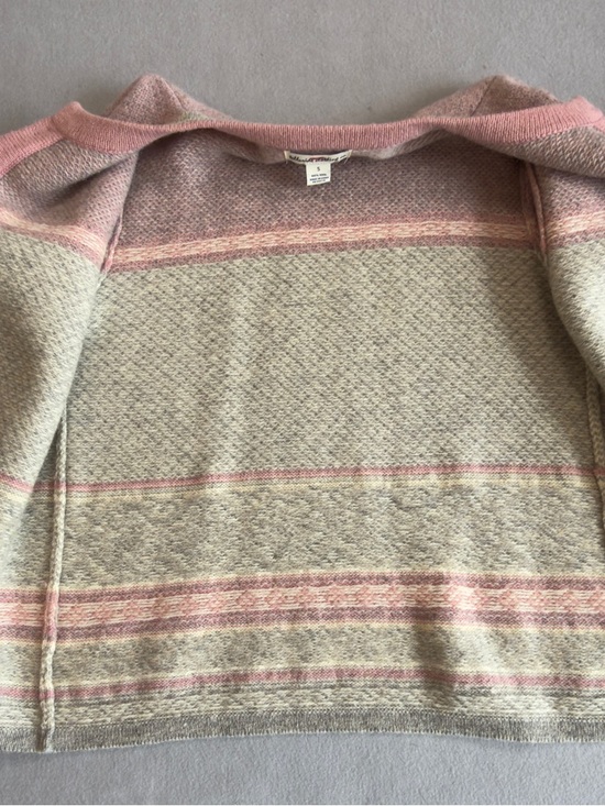 Beautiful Pink & Cream Nordic-Style Wool Cardigan with clasp detail - Picture 6 of 10